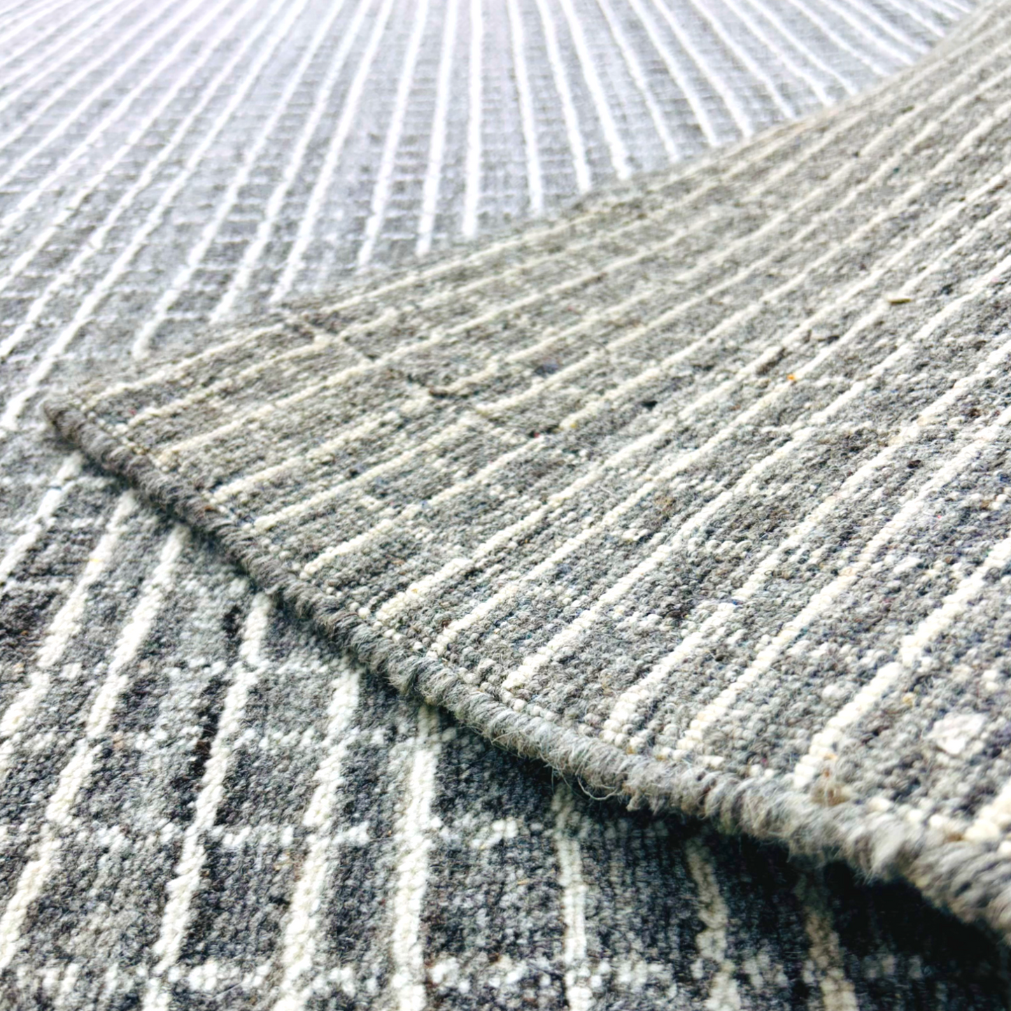 Urban Matrix Hand-Tufted Jute Wool Carpet